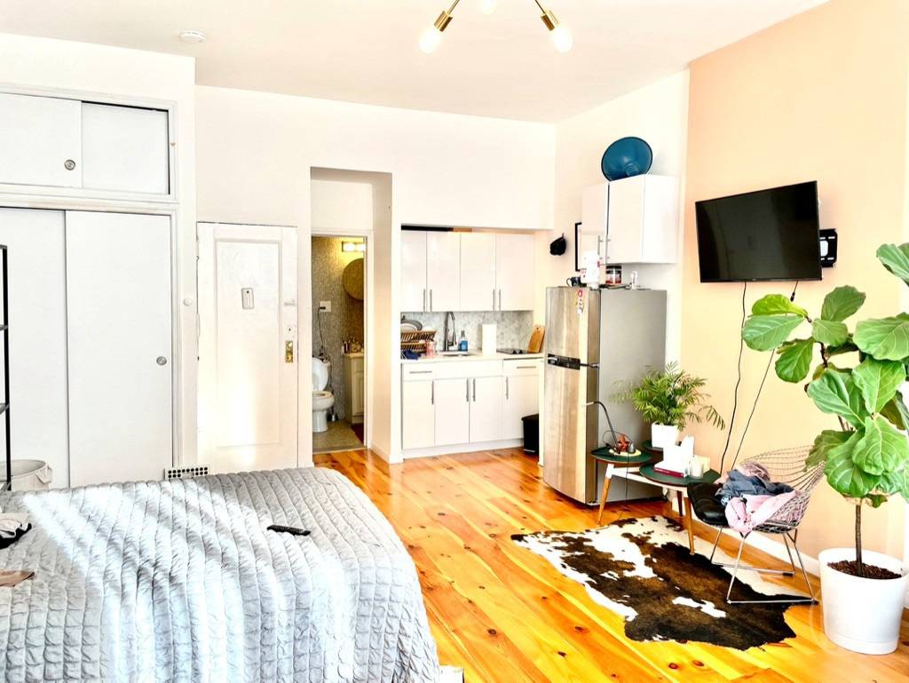 #10 photo, 427 Convent Avenue, Hamilton Heights , NY 10031