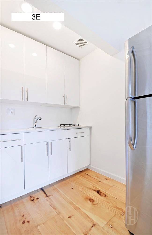 #12 photo, 427 Convent Avenue, Hamilton Heights , NY 10031