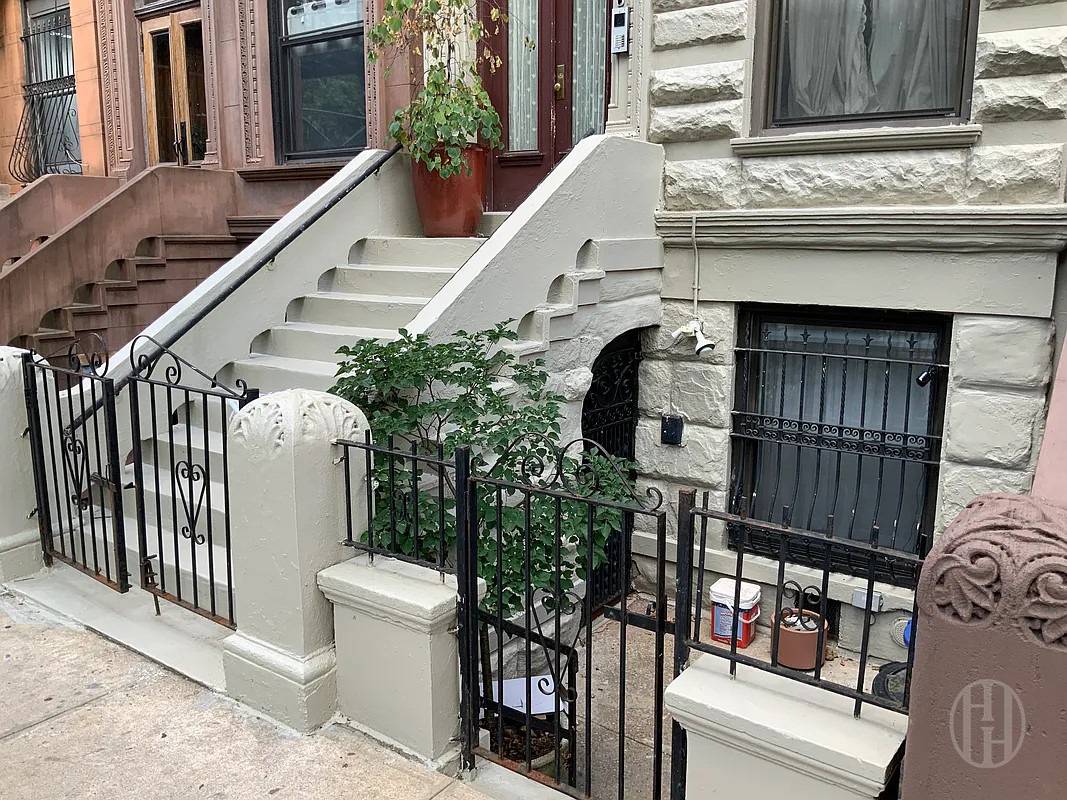 #3 photo, 427 Convent Avenue, Hamilton Heights , NY 10031