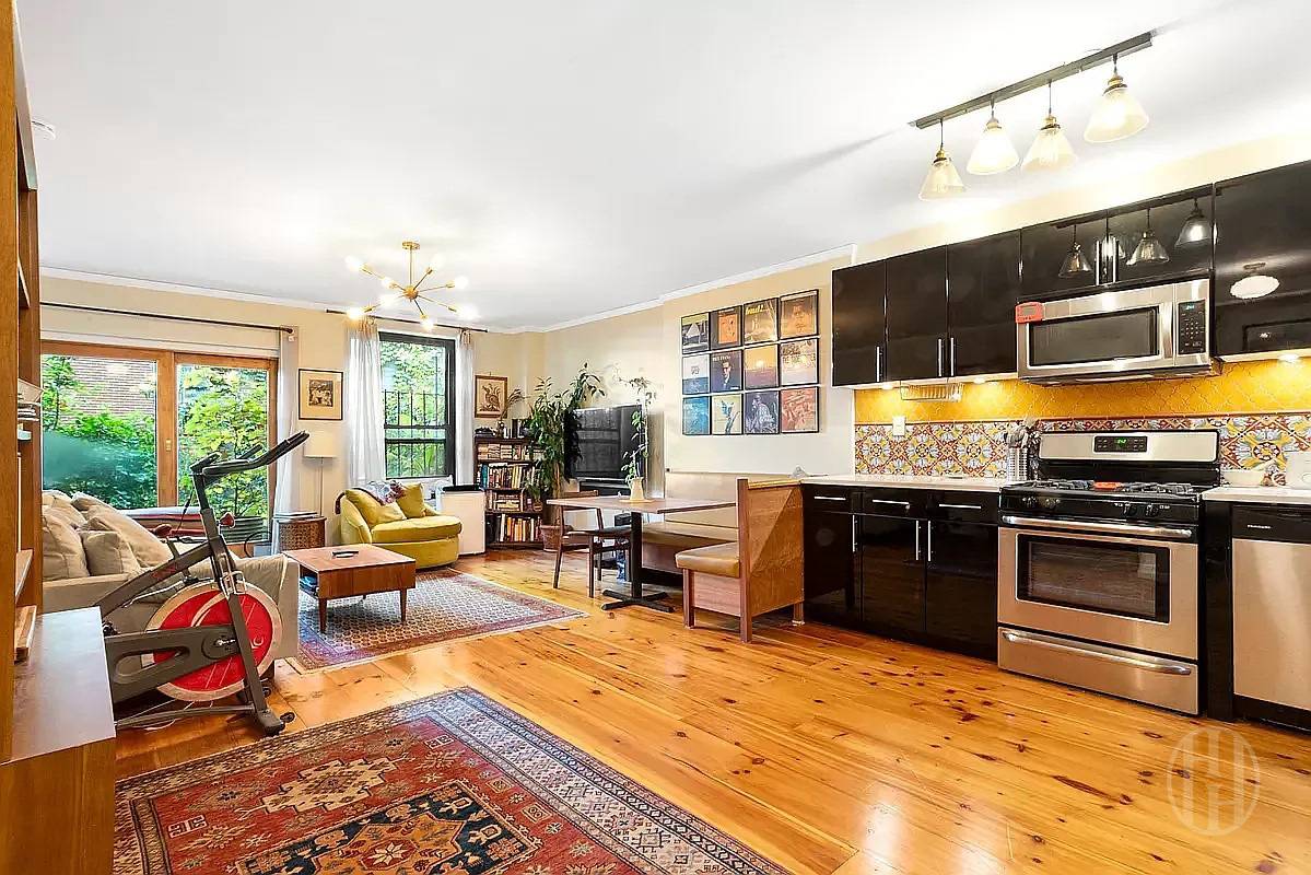 #4 photo, 427 Convent Avenue, Hamilton Heights , NY 10031