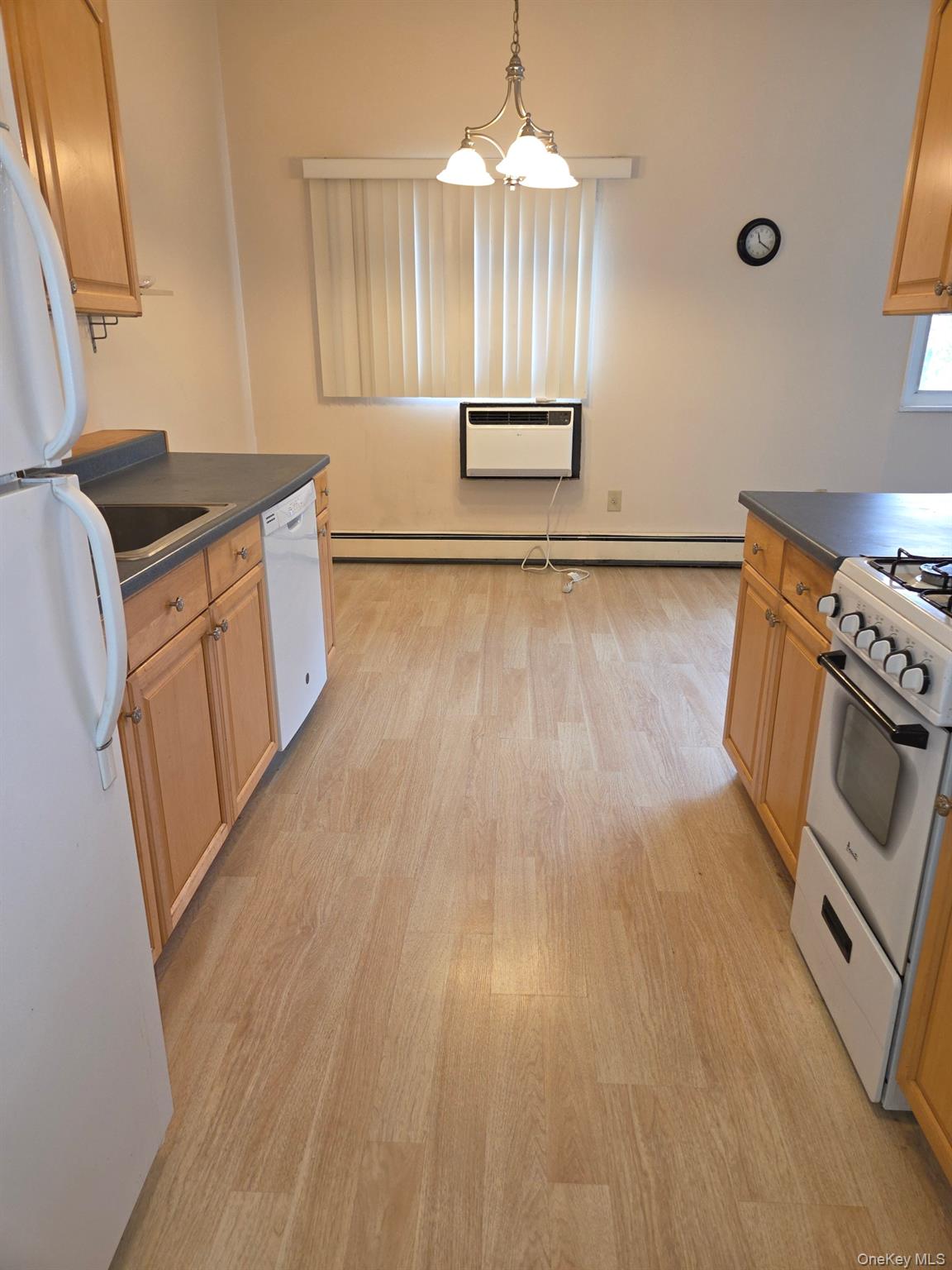 #8 photo, 267 n newbridge 267 N NEWBRIDGE Road, Levittown , NY 11756