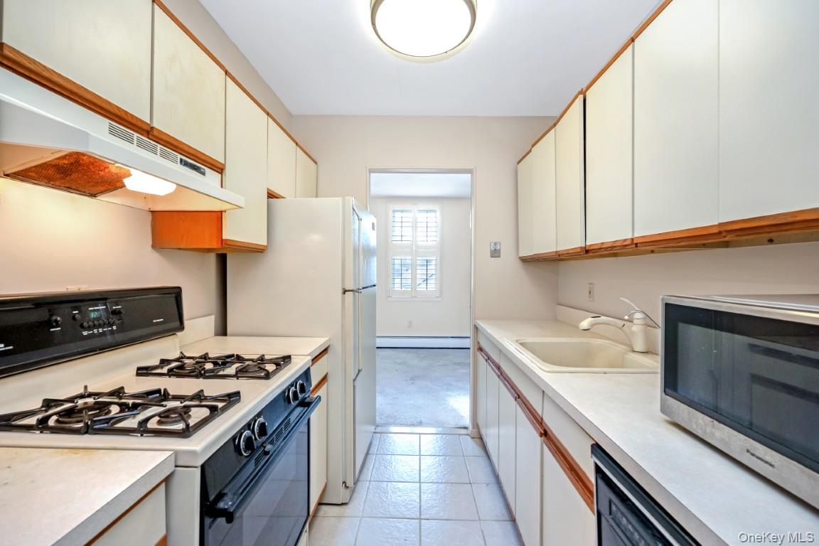 #12 photo, 596 Broadway, Lynbrook , NY 11563