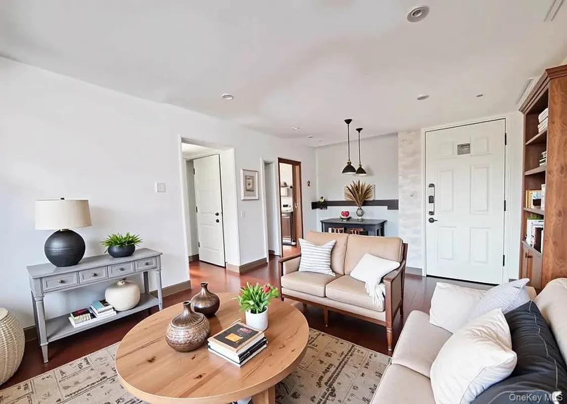 #1 photo, 42-26 81 St, Elmhurst , NY 11373