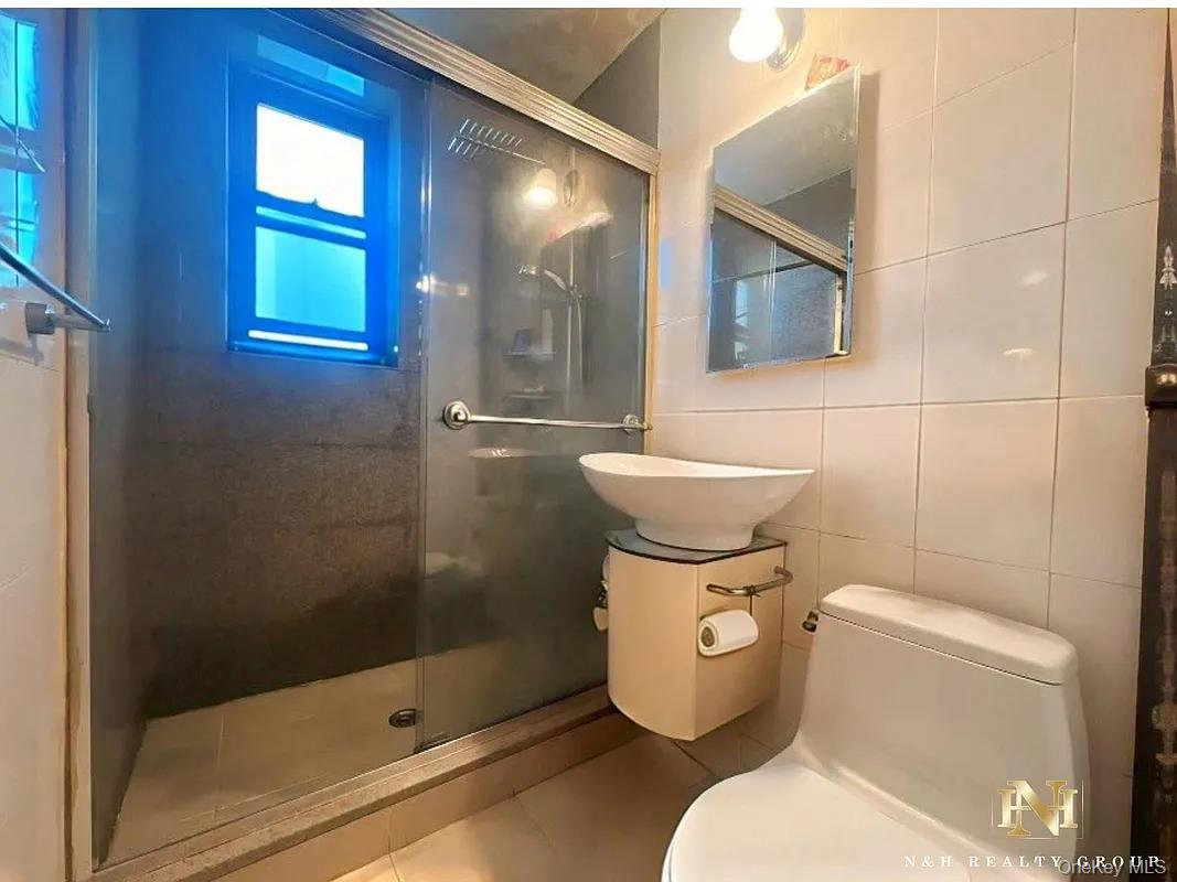 #3 photo, 42-26 81 St, Elmhurst , NY 11373