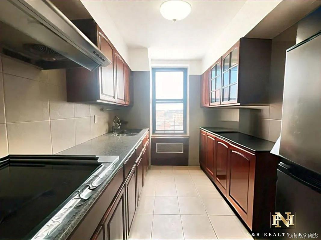 #4 photo, 42-26 81 St, Elmhurst , NY 11373