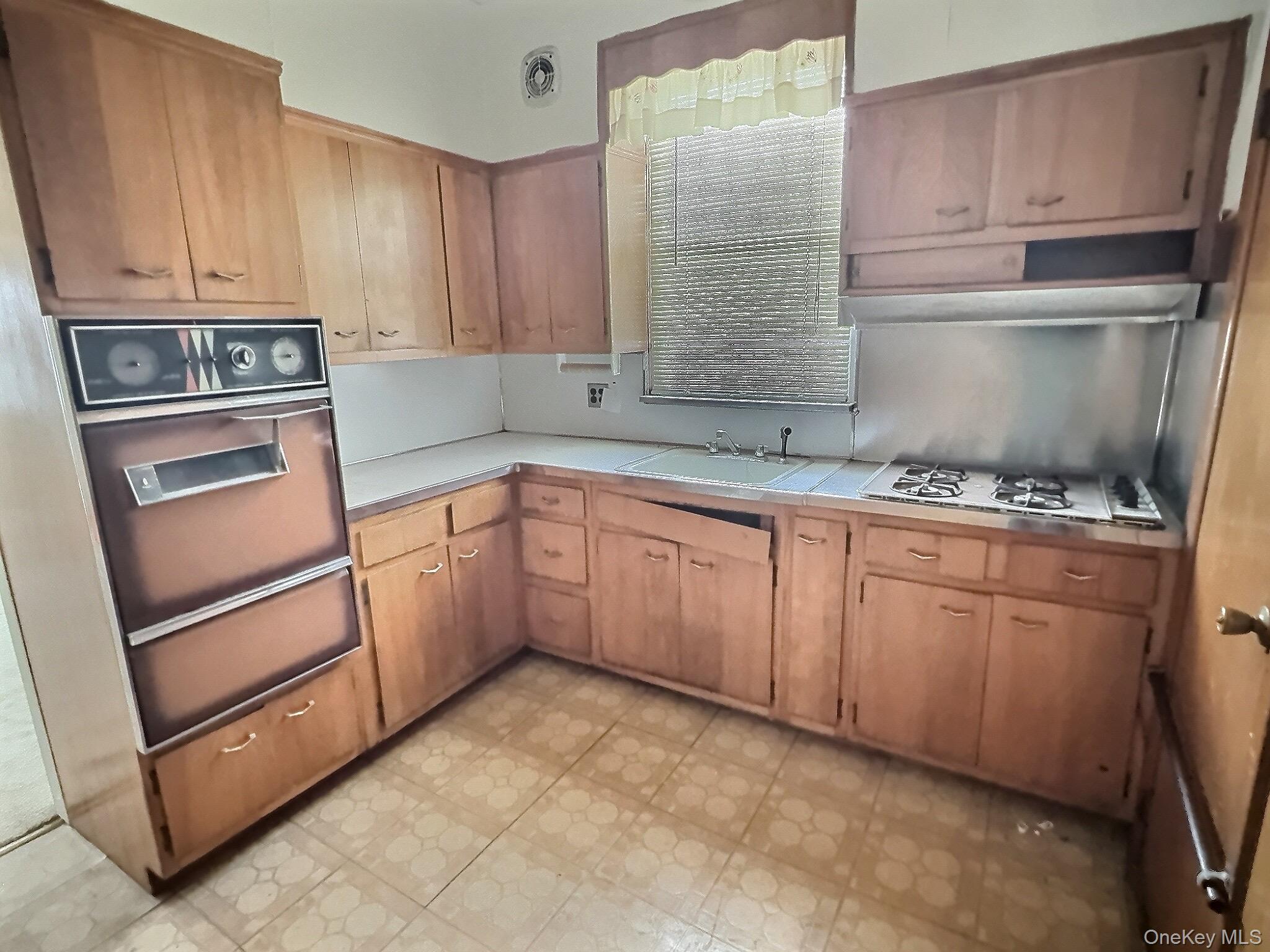 #4 photo, 2718 Collier Avenue, Edgemere , NY 11691