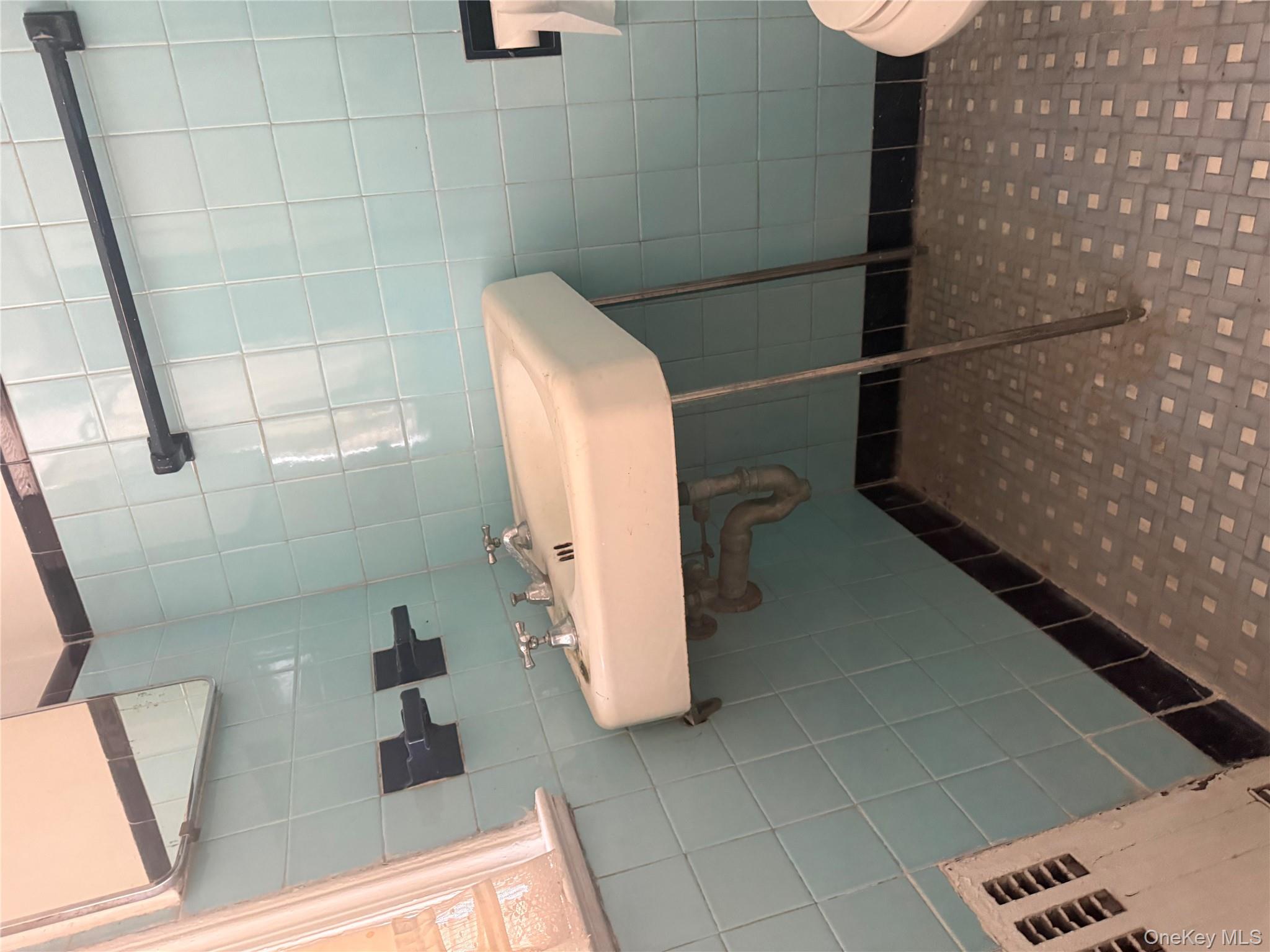 #5 photo, 2718 Collier Avenue, Edgemere , NY 11691