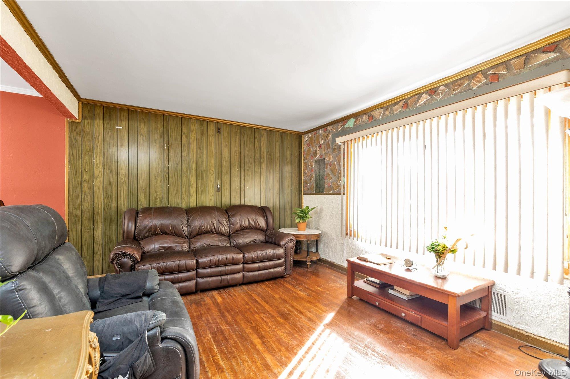 #3 photo, 147 Ruxton Street, Uniondale , NY 11553