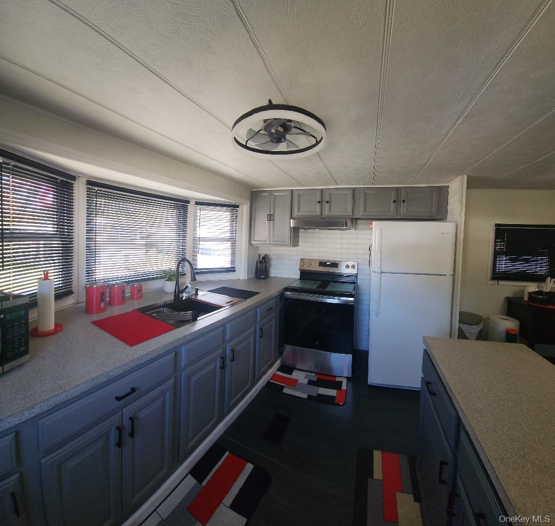 #4 photo, 36 Betsy Ross Drive, Bohemia , NY 11716