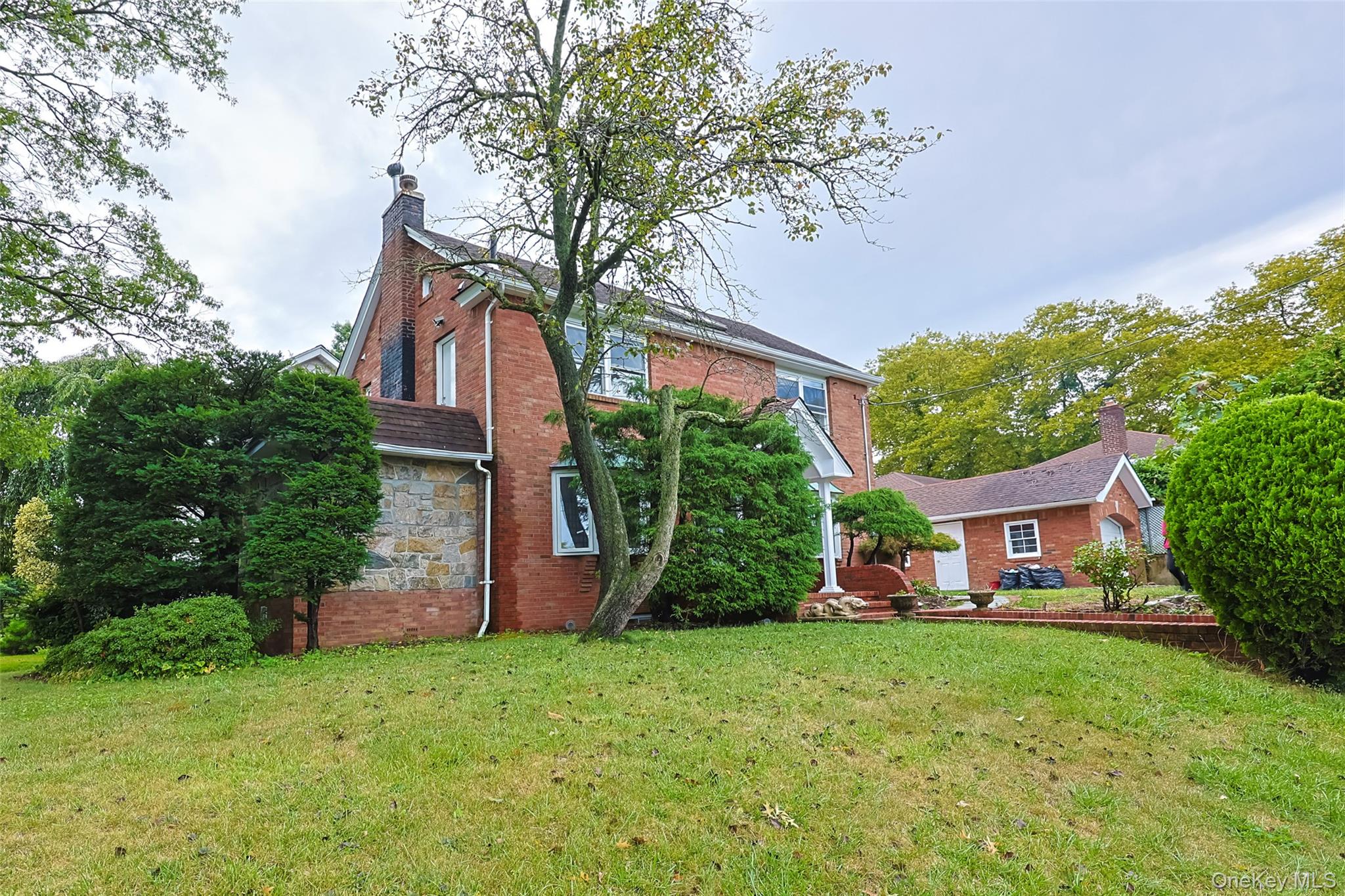 #1 photo, 190-16 33 Avenue, Flushing , NY 11358