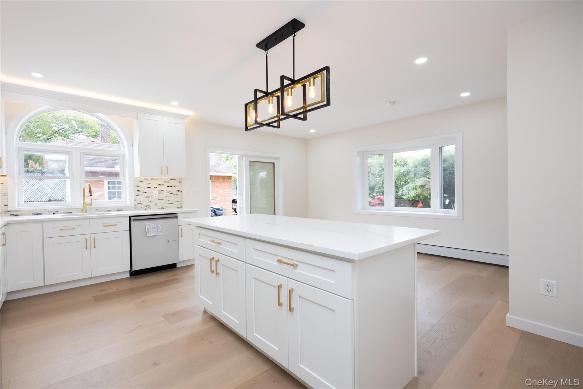 #18 photo, 190-16 33 Avenue, Flushing , NY 11358