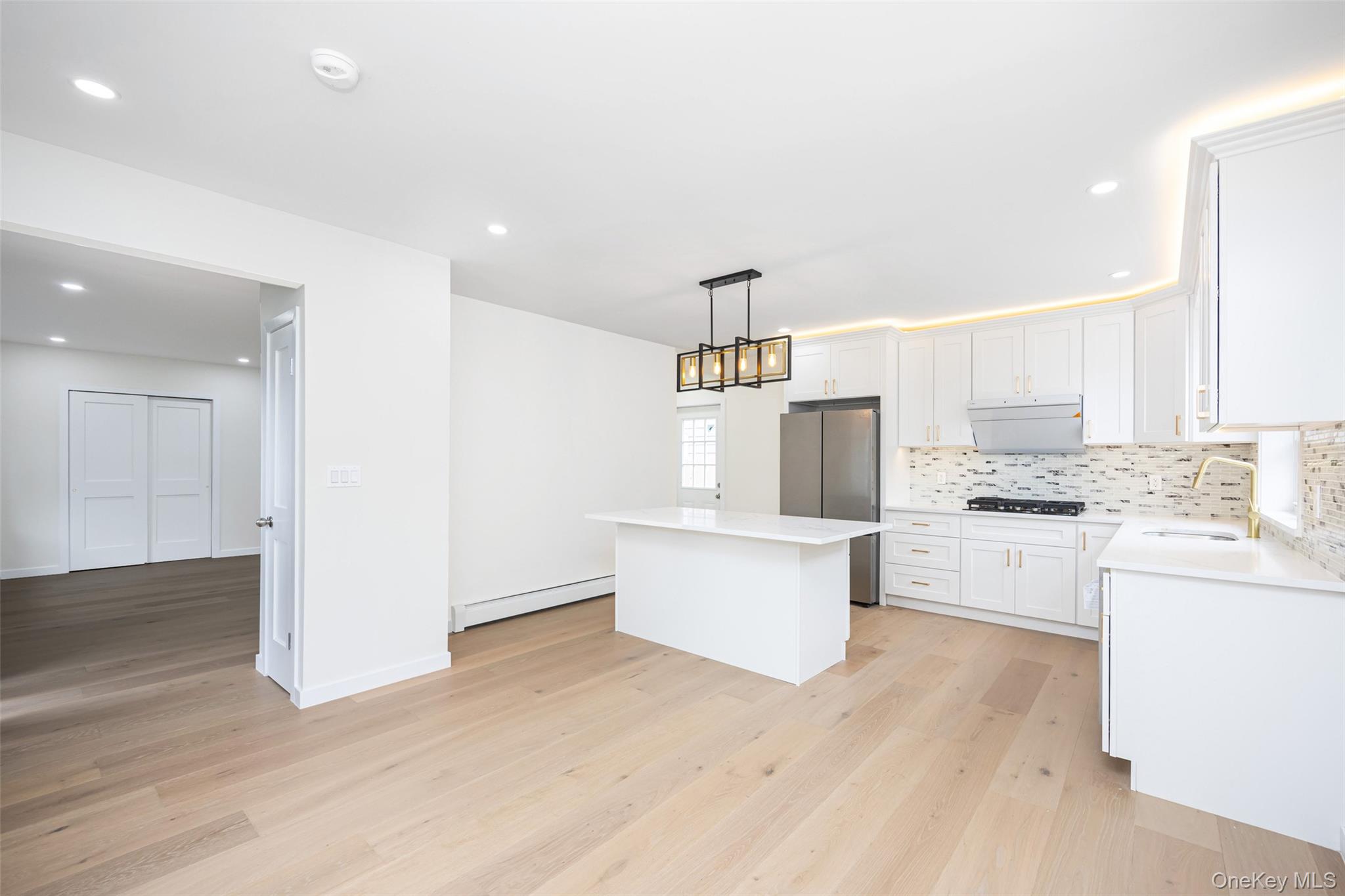 #19 photo, 190-16 33 Avenue, Flushing , NY 11358