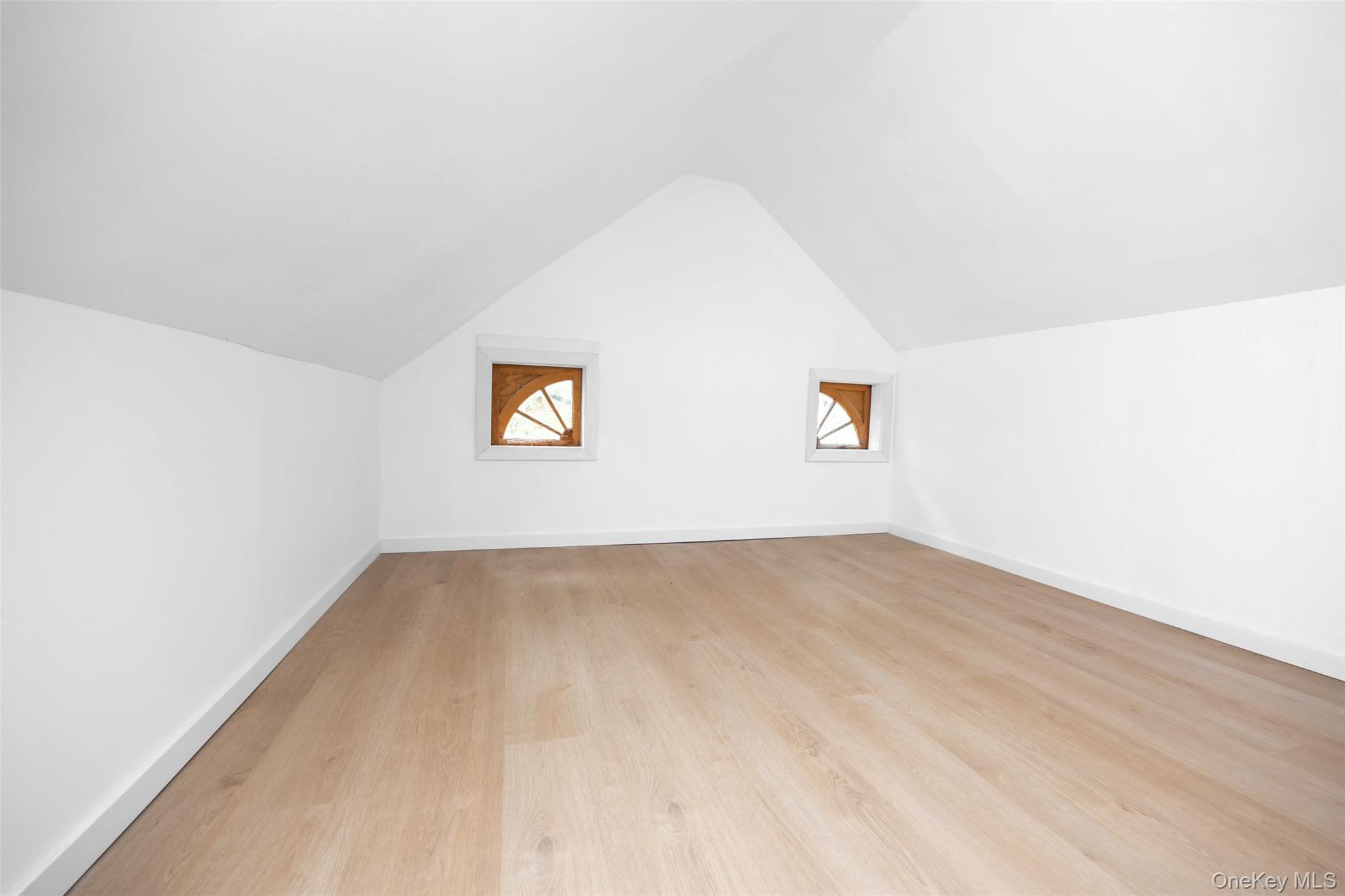 #7 photo, 190-16 33 Avenue, Flushing , NY 11358