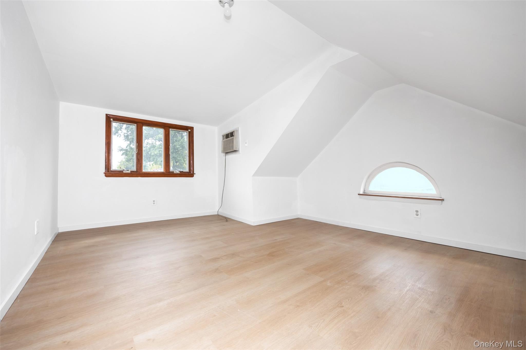 #8 photo, 190-16 33 Avenue, Flushing , NY 11358