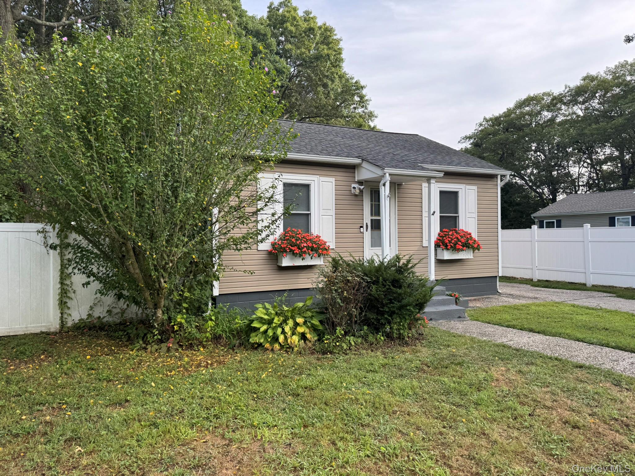 #14 photo, 5457 Expressway Drive, Holtsville , NY 11742