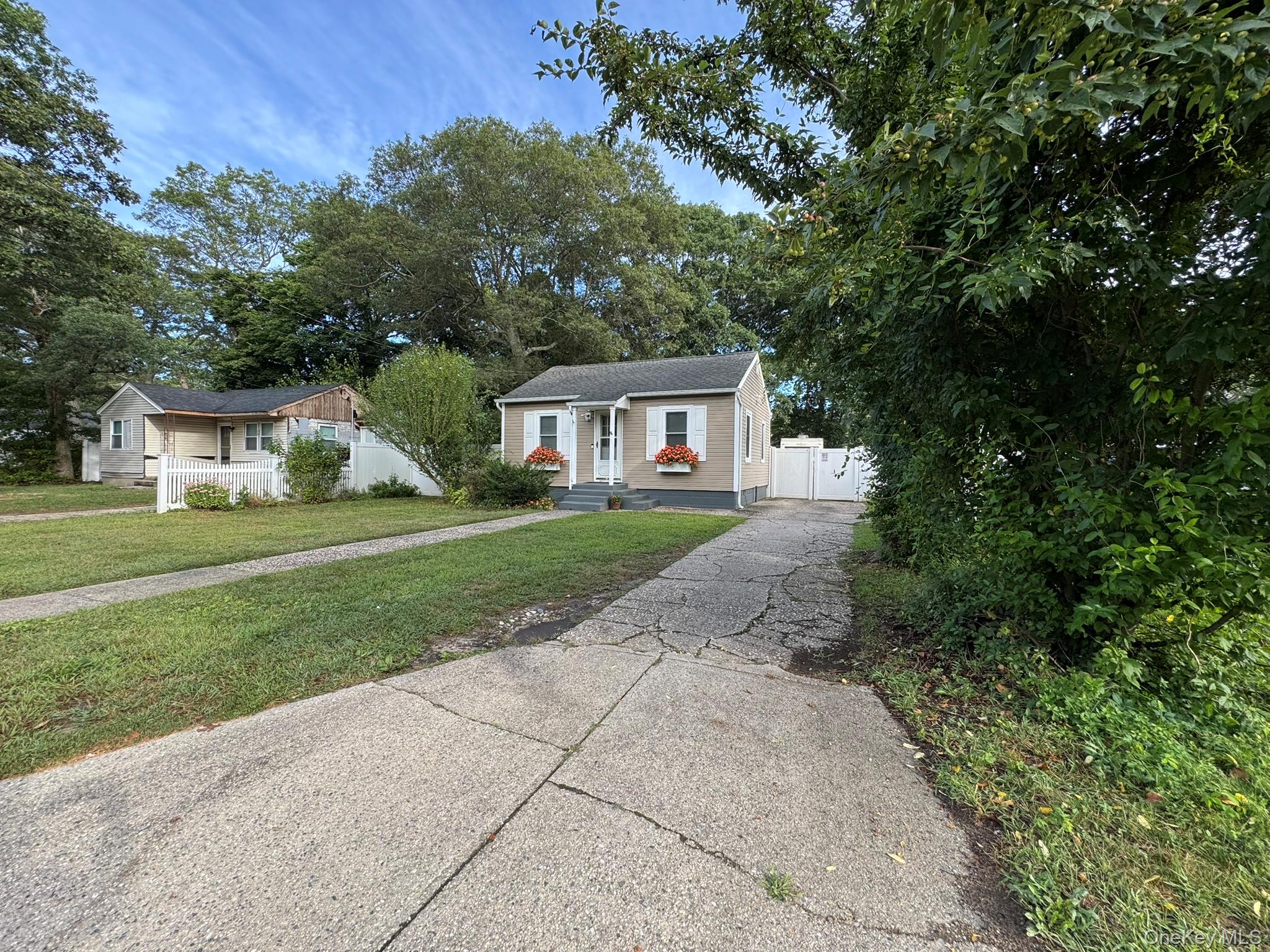 #15 photo, 5457 Expressway Drive, Holtsville , NY 11742