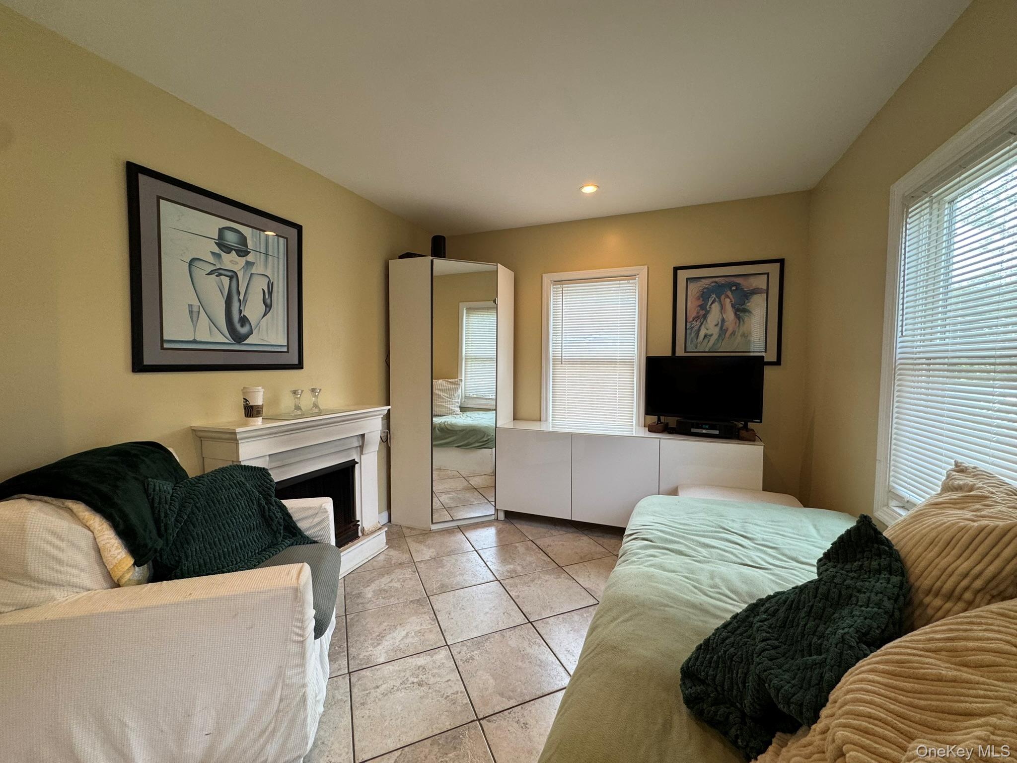 #4 photo, 5457 Expressway Drive, Holtsville , NY 11742