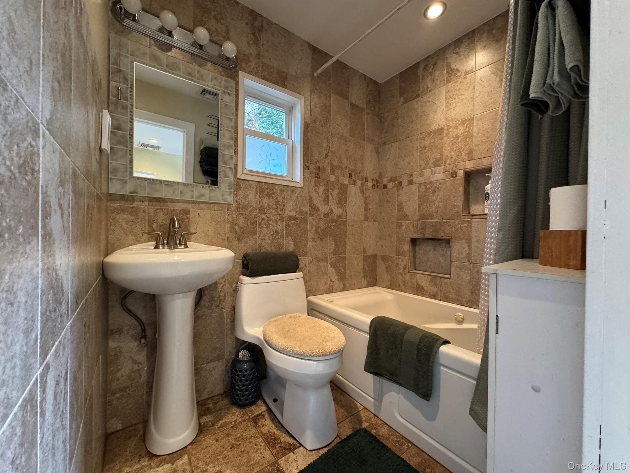 #6 photo, 5457 Expressway Drive, Holtsville , NY 11742