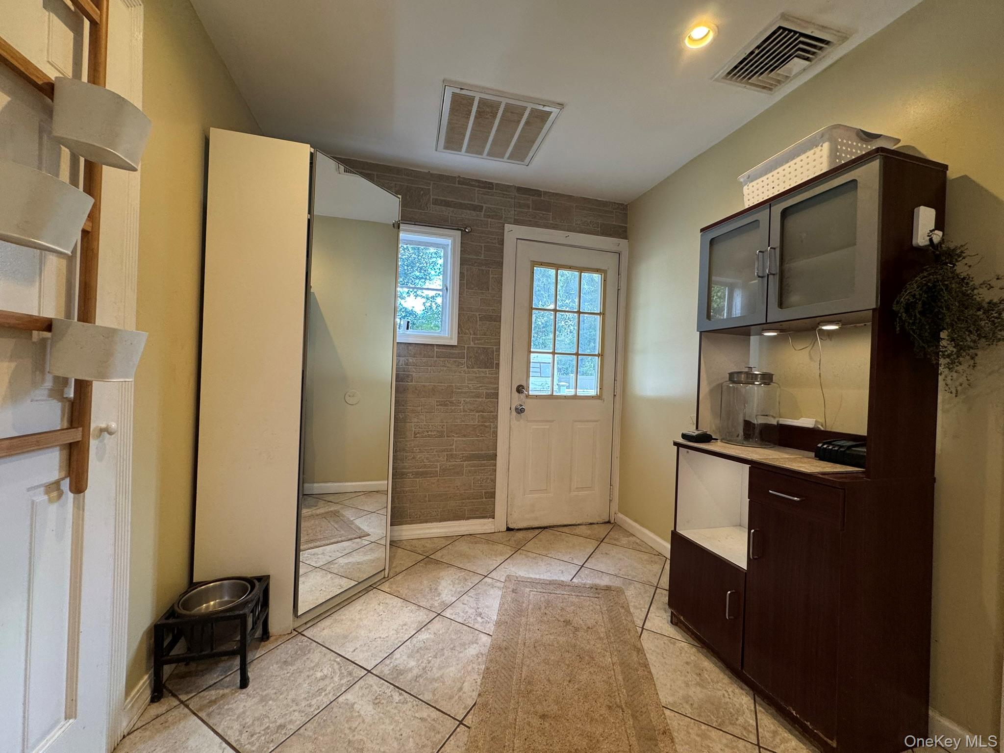 #7 photo, 5457 Expressway Drive, Holtsville , NY 11742