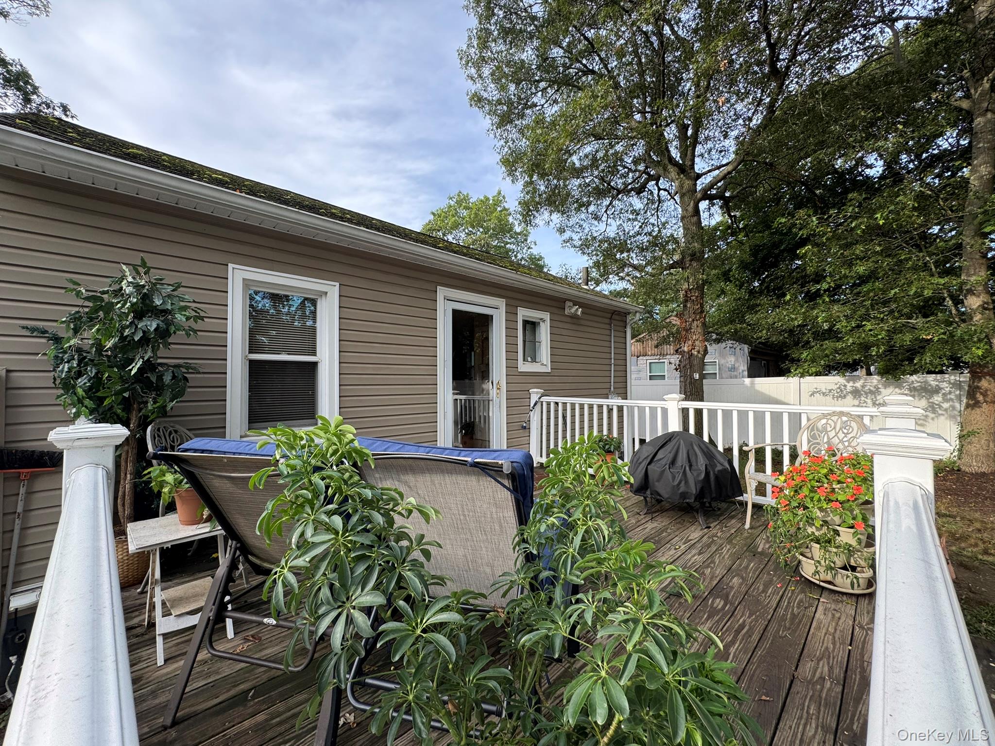 #8 photo, 5457 Expressway Drive, Holtsville , NY 11742