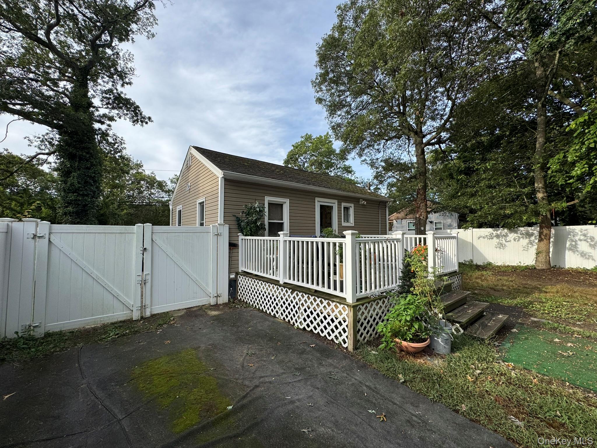 #9 photo, 5457 Expressway Drive, Holtsville , NY 11742