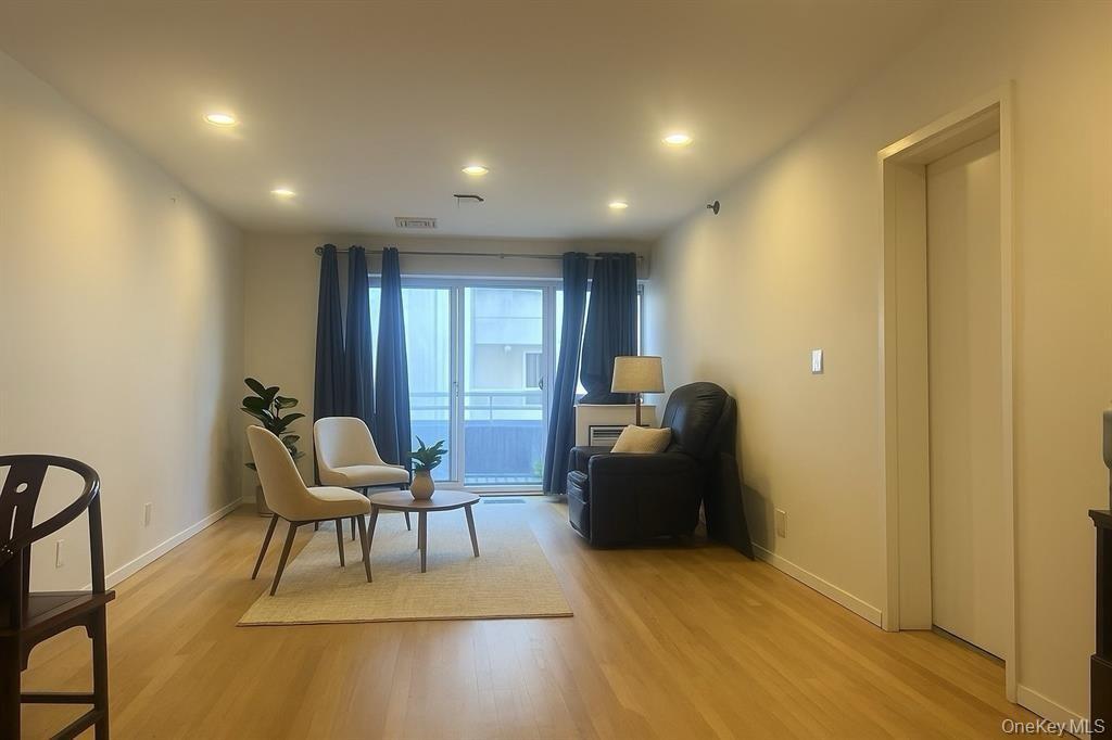 #6 photo, 100 Cuttermill Road, Great Neck , NY 11021