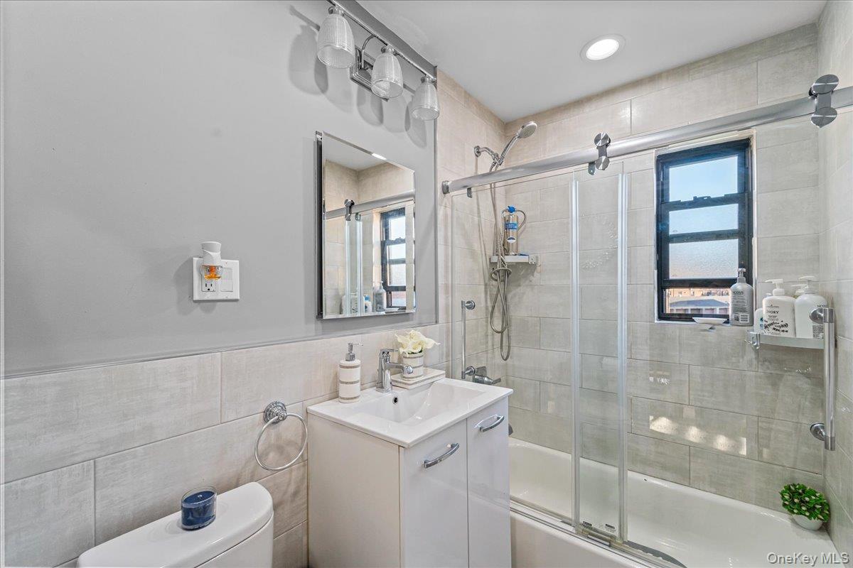 #14 photo, 217-08 73 Avenue, Bayside , NY 11364