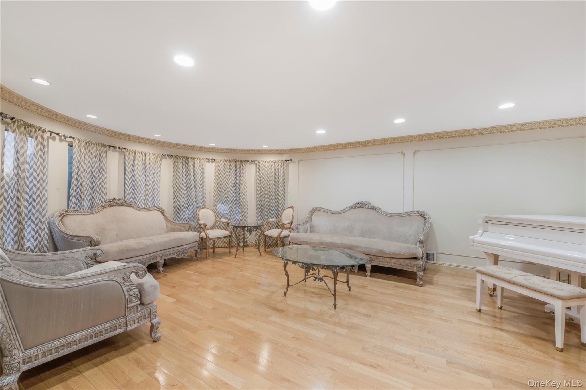 #10 photo, 201-05 28th Ave, Bayside , NY 11360