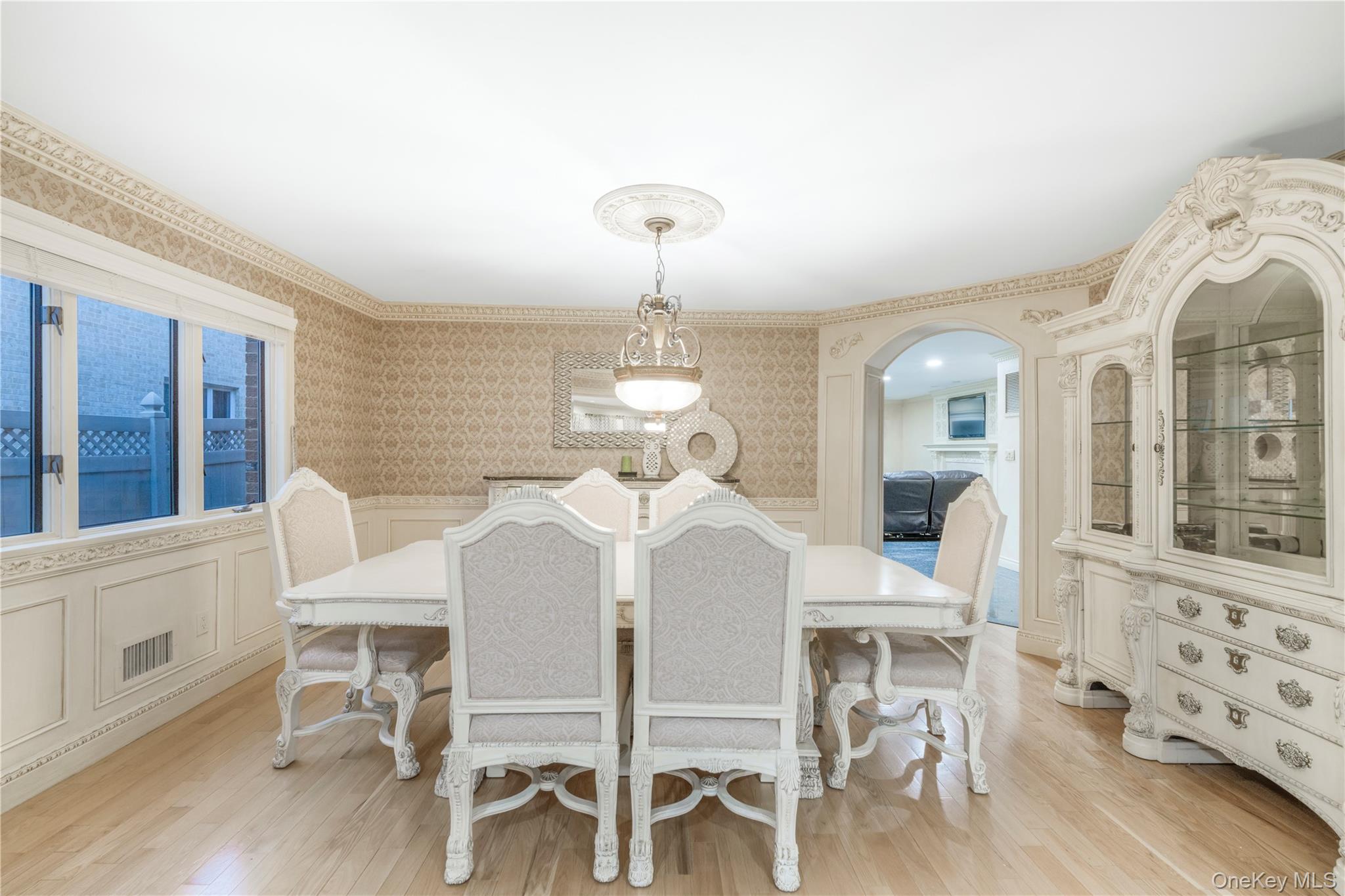 #11 photo, 201-05 28th Ave, Bayside , NY 11360