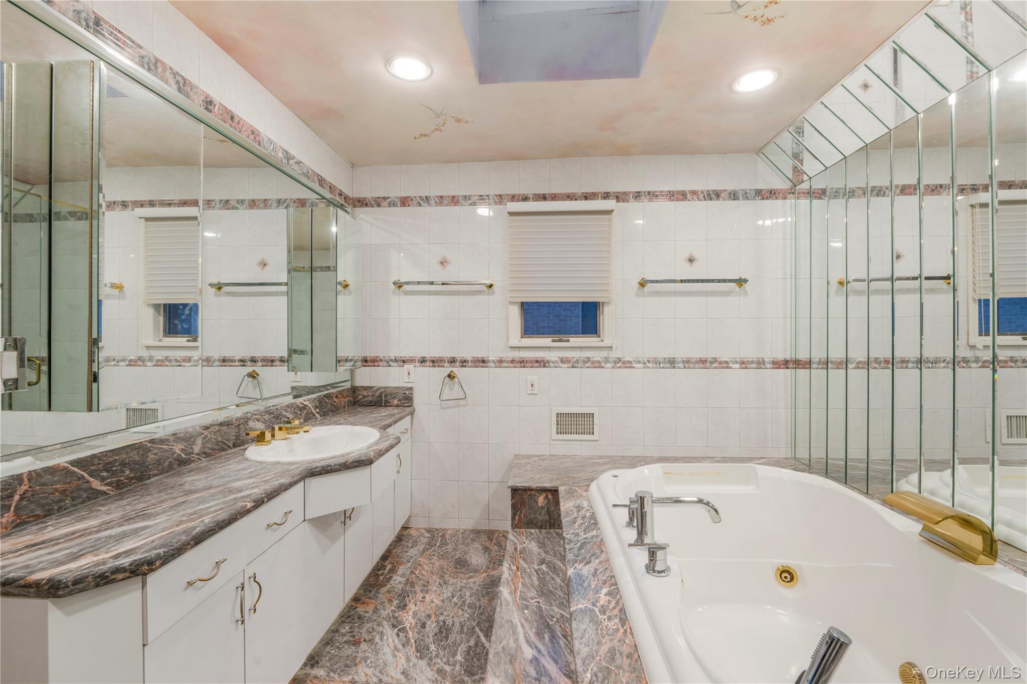 #13 photo, 201-05 28th Ave, Bayside , NY 11360