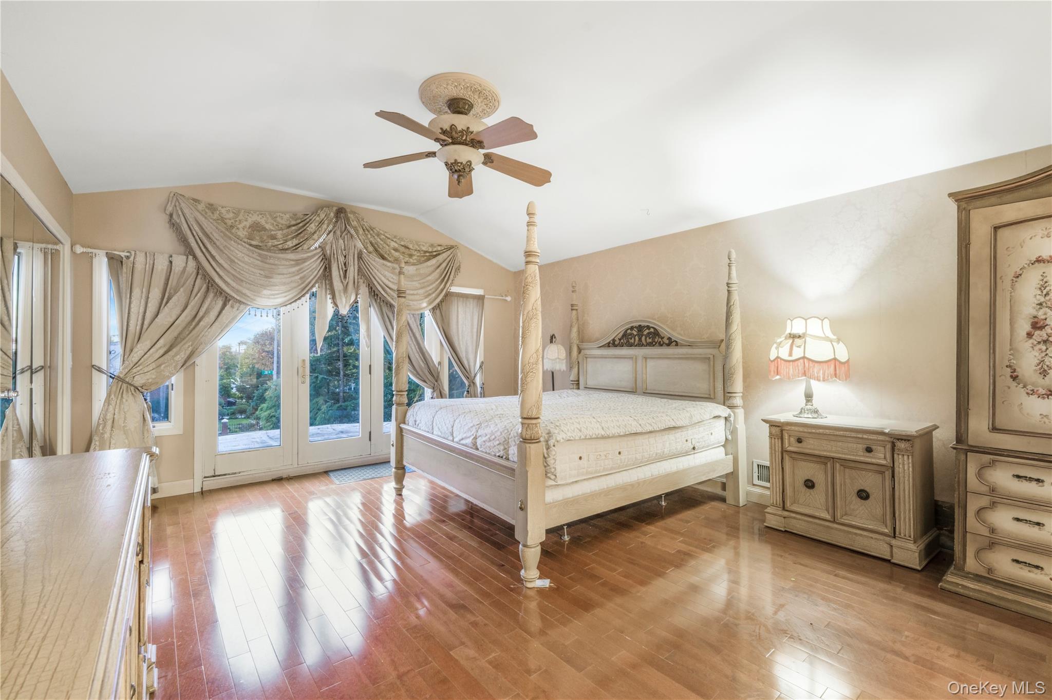 #15 photo, 201-05 28th Ave, Bayside , NY 11360