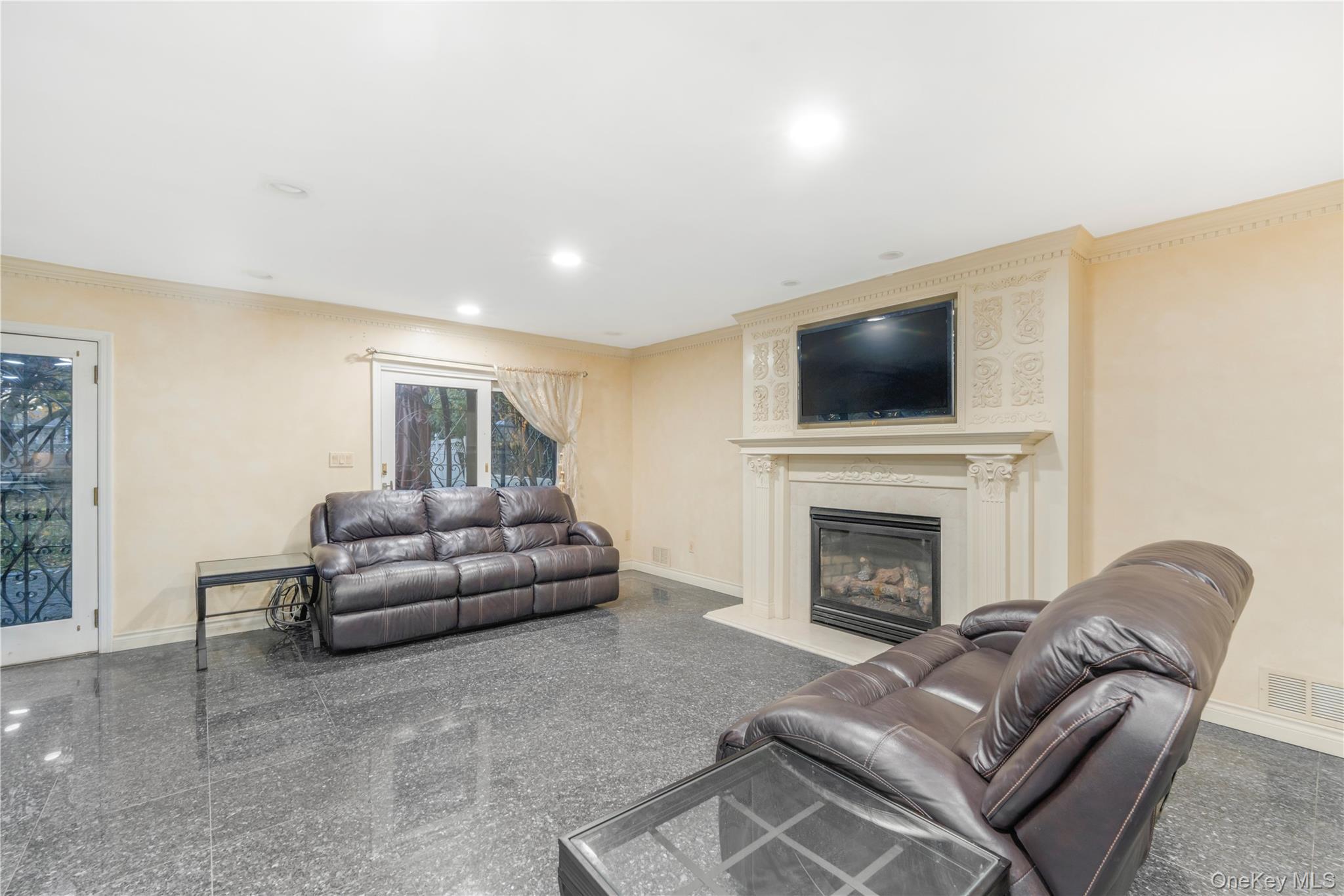 #7 photo, 201-05 28th Ave, Bayside , NY 11360