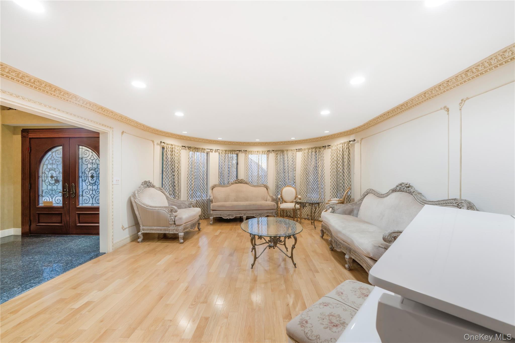 #9 photo, 201-05 28th Ave, Bayside , NY 11360