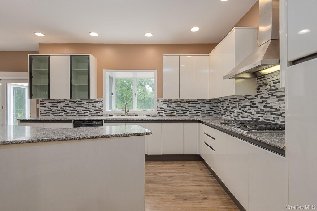 #12 photo, 185 Spook Rock Road, Suffern , NY 10901