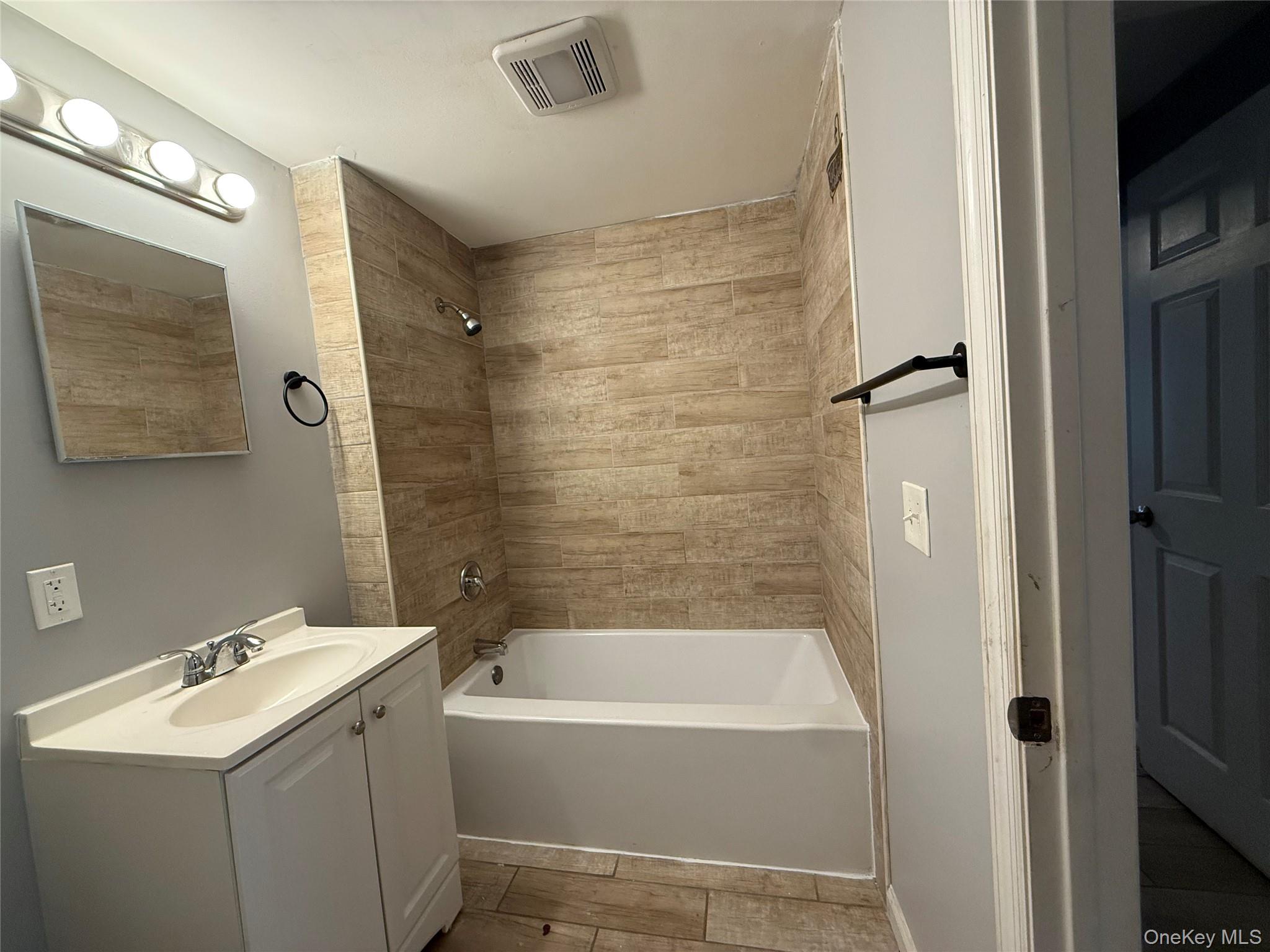 #8 photo, 14 Dubois Street, Newburgh , NY 12550