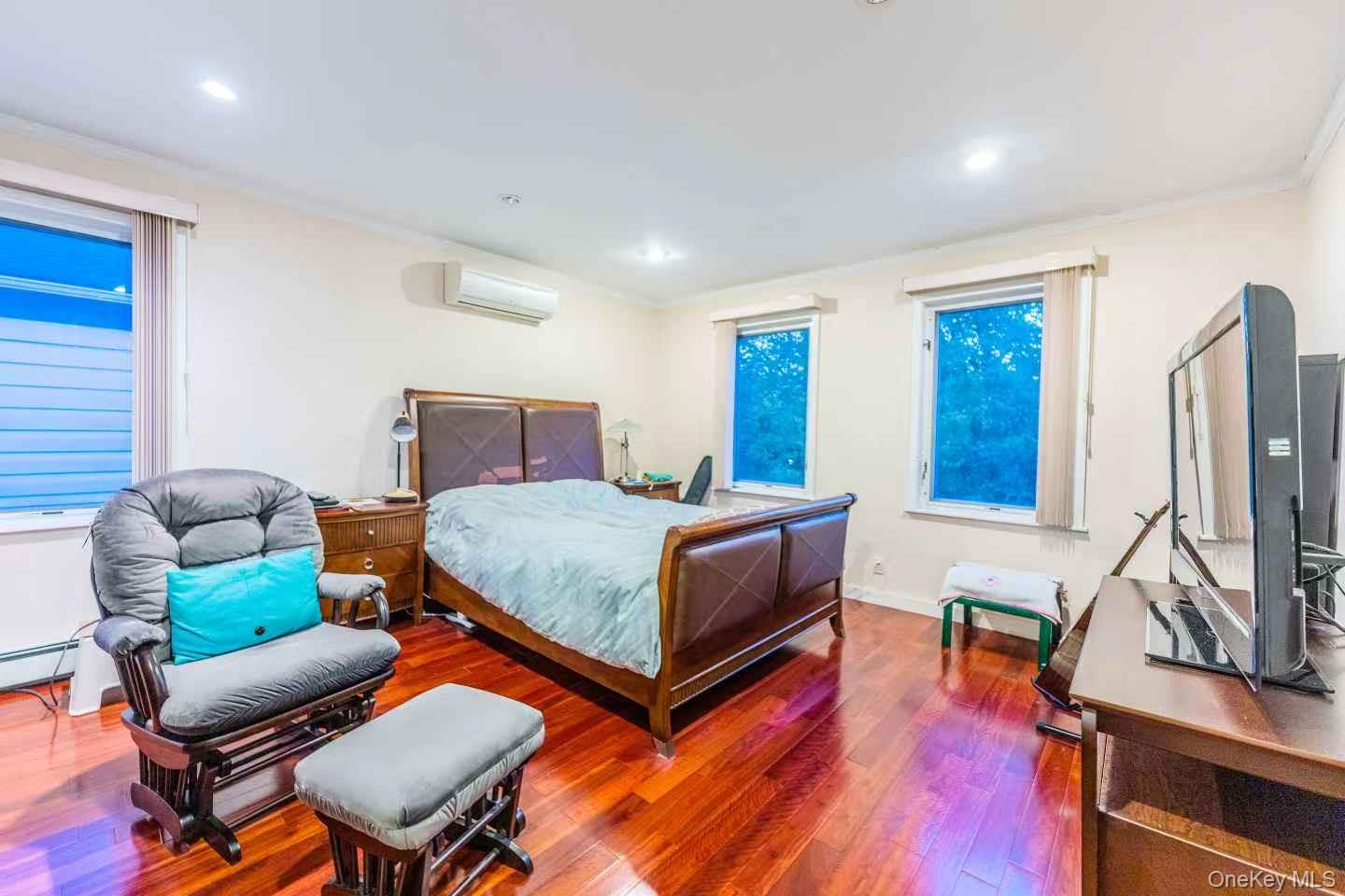 #13 photo, 75-23 196 Street, Fresh Meadows , NY 11366