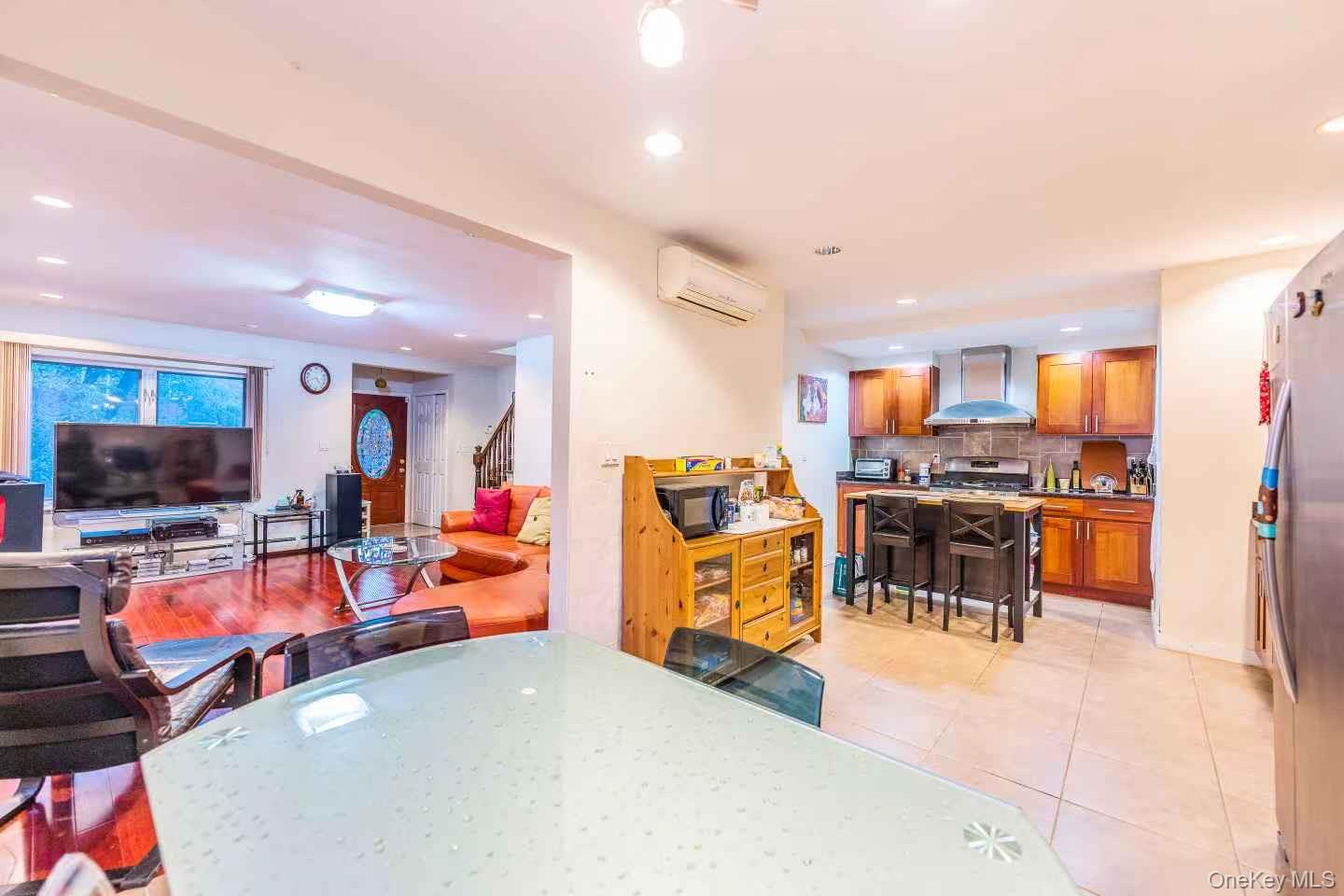 #5 photo, 75-23 196 Street, Fresh Meadows , NY 11366