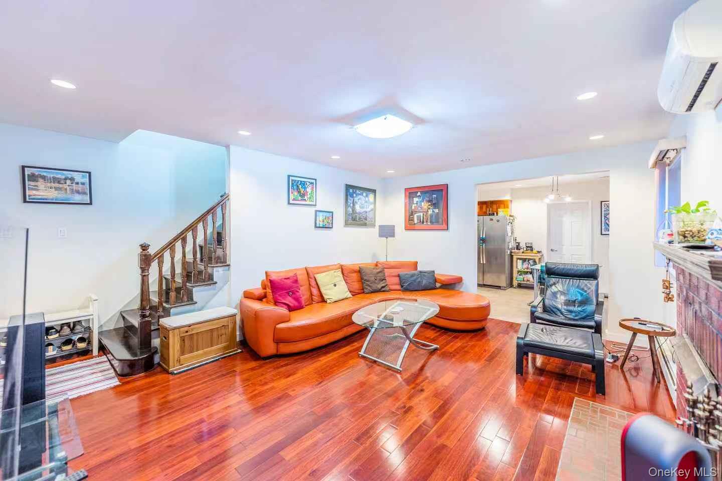 #7 photo, 75-23 196 Street, Fresh Meadows , NY 11366