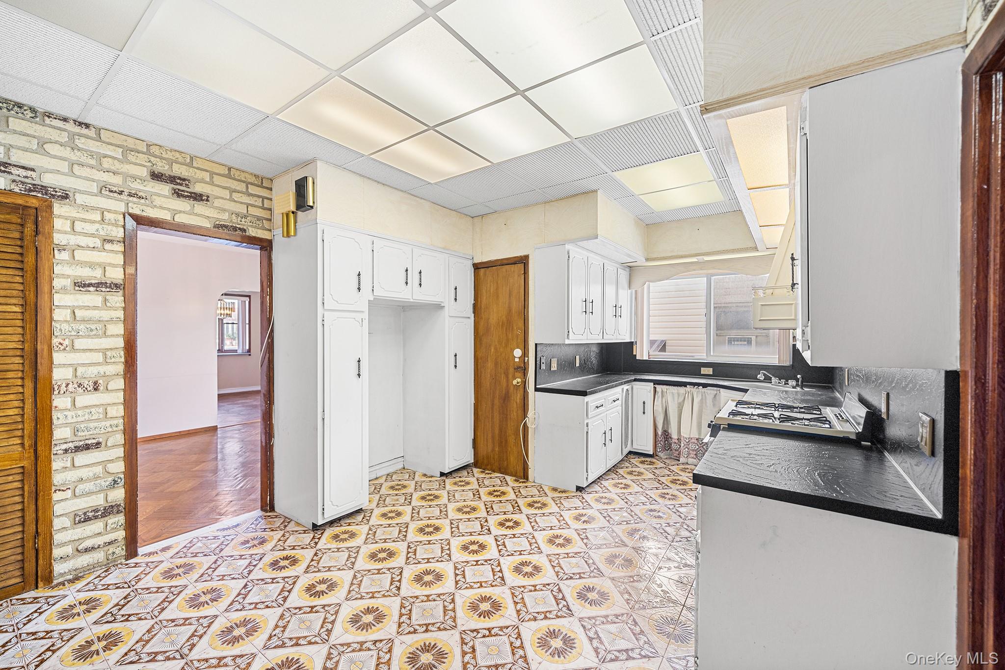 #11 photo, 6613 10th Avenue, Brooklyn , NY 11219