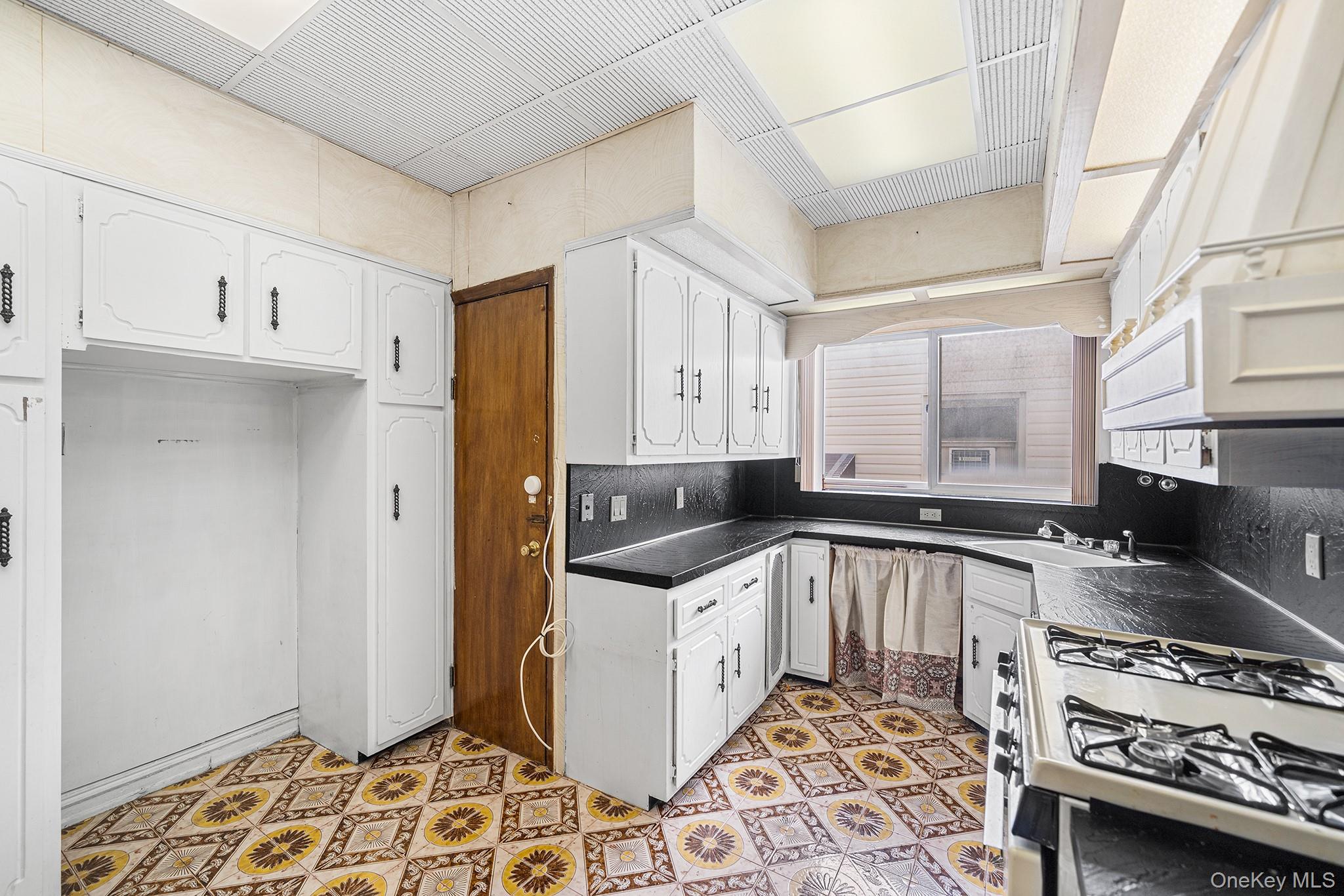 #13 photo, 6613 10th Avenue, Brooklyn , NY 11219