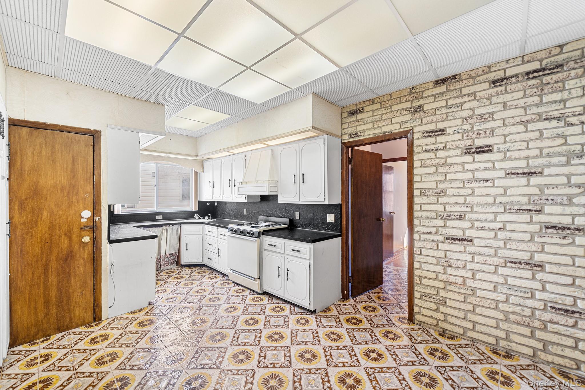 #14 photo, 6613 10th Avenue, Brooklyn , NY 11219