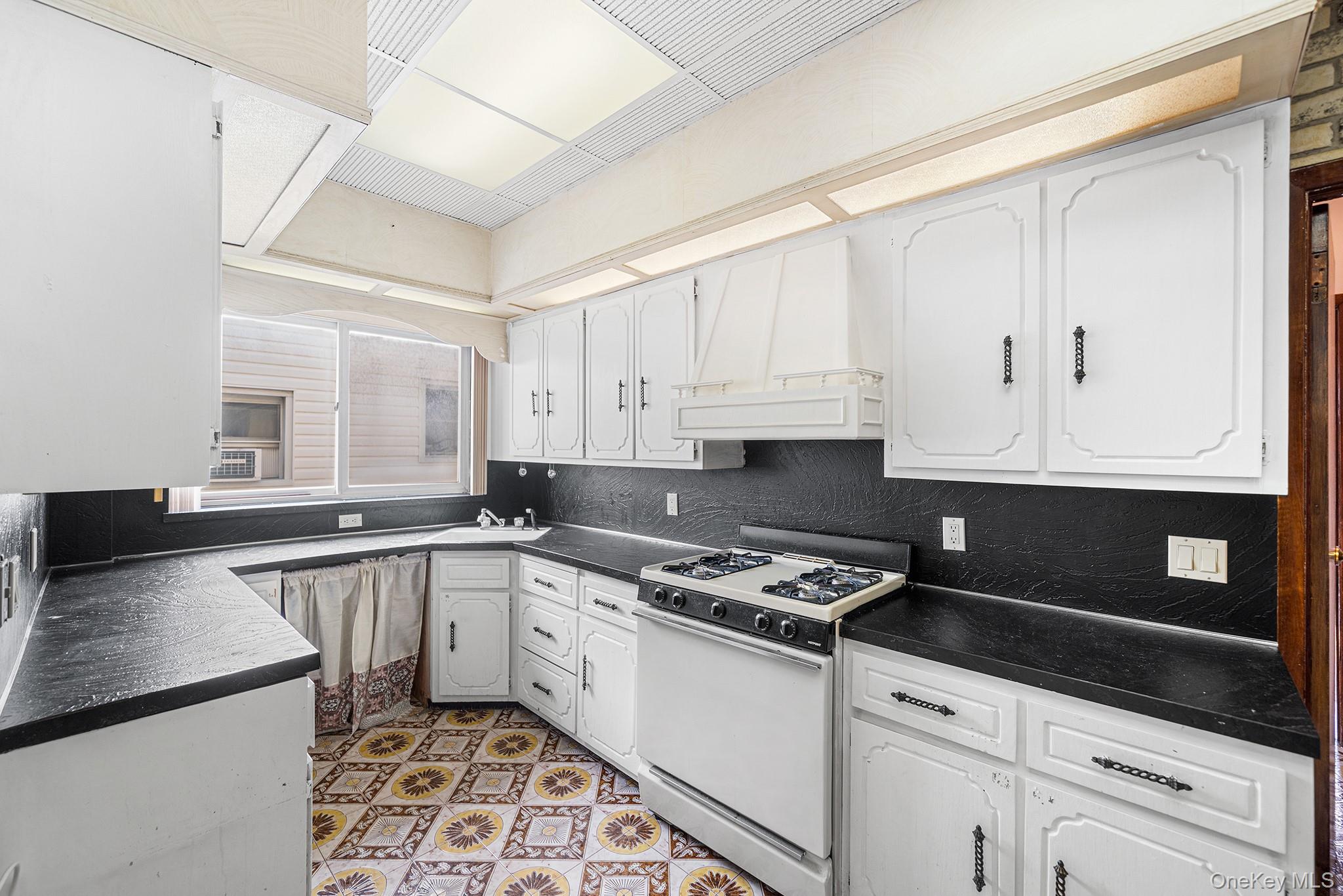 #15 photo, 6613 10th Avenue, Brooklyn , NY 11219