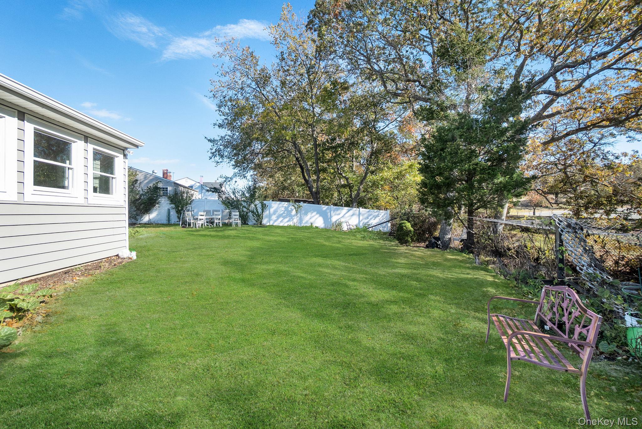 #16 photo, 26 Fran Lane, Selden , NY 11784