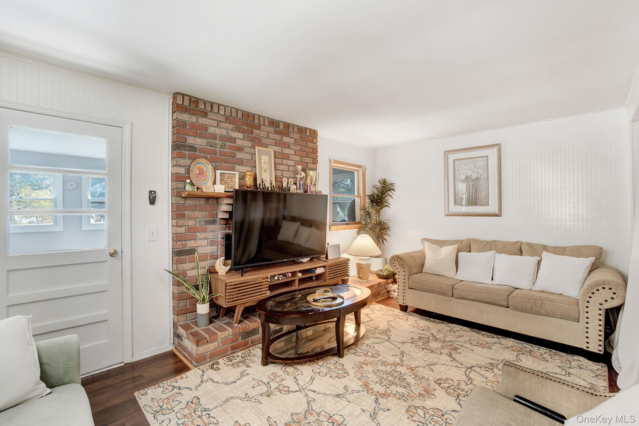 #4 photo, 26 Fran Lane, Selden , NY 11784