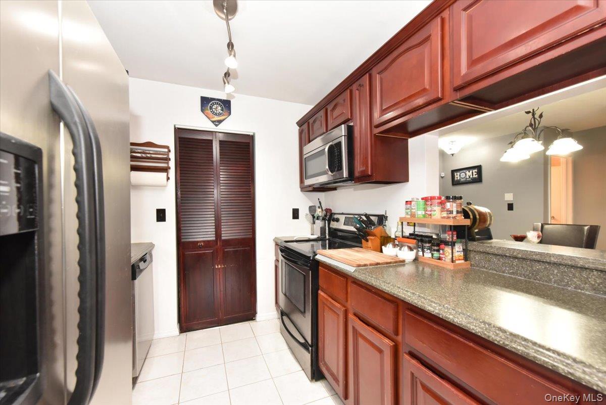 #10 photo, 615 Broadway, Amityville , NY 11701