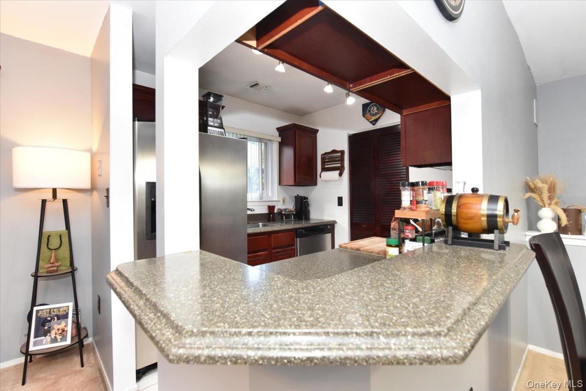 #12 photo, 615 Broadway, Amityville , NY 11701