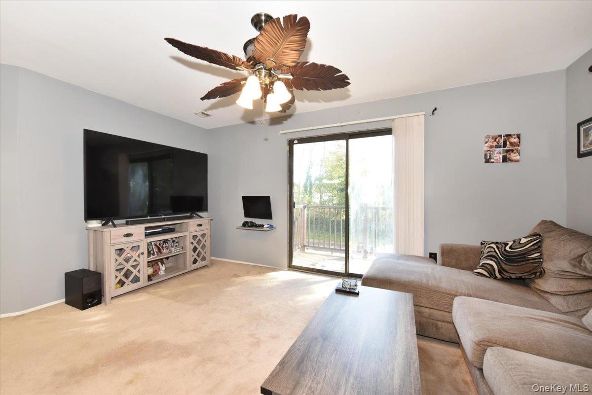 #4 photo, 615 Broadway, Amityville , NY 11701