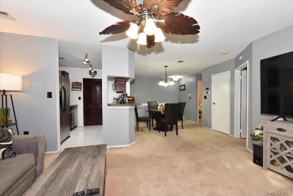 #5 photo, 615 Broadway, Amityville , NY 11701