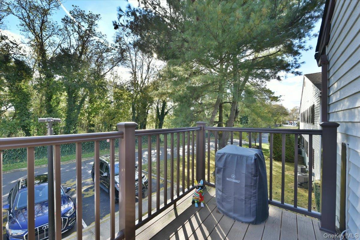 #8 photo, 615 Broadway, Amityville , NY 11701