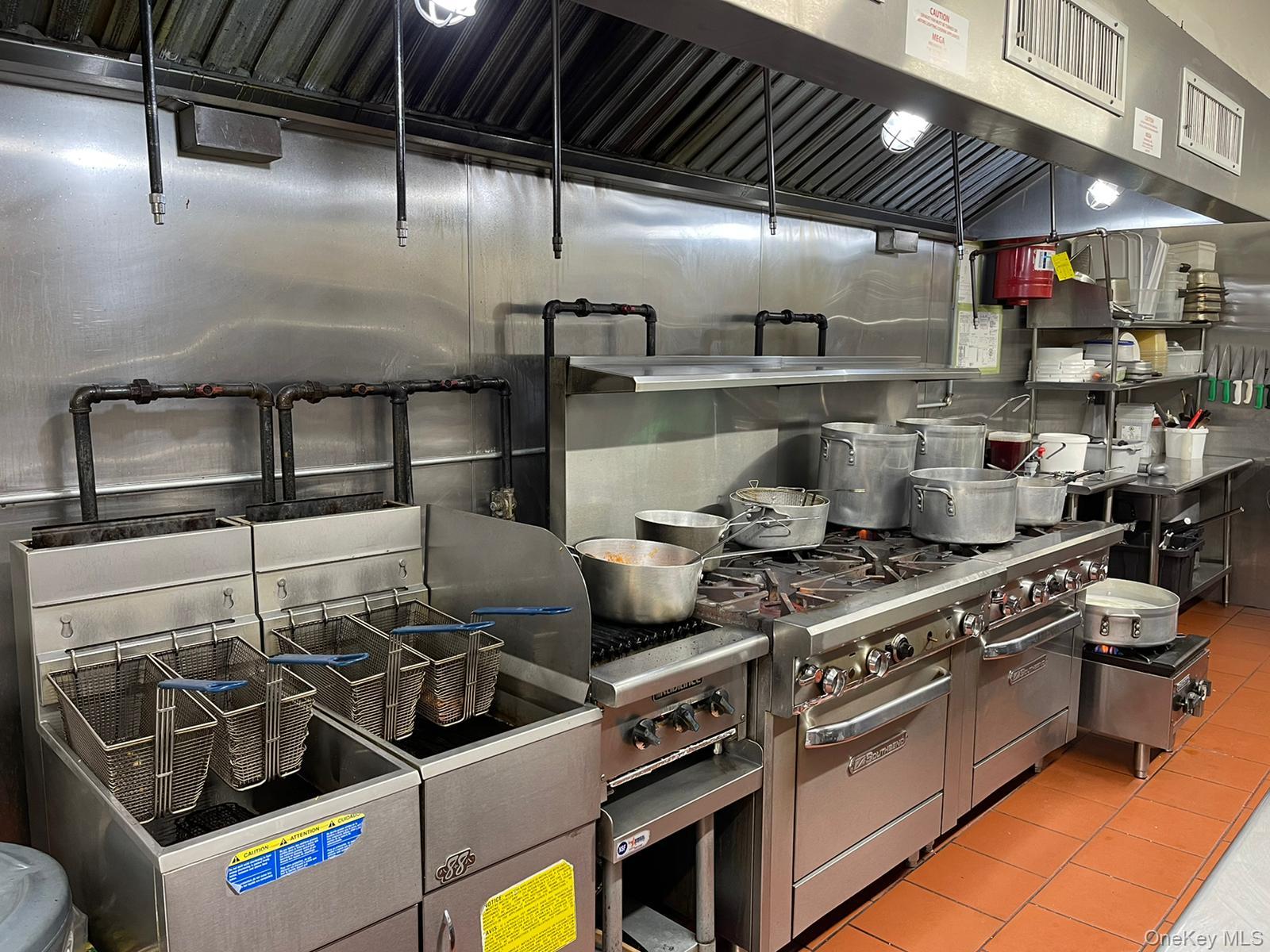 #4 photo, 80-26 Roosevelt Ave, Jackson Heights , NY 11372